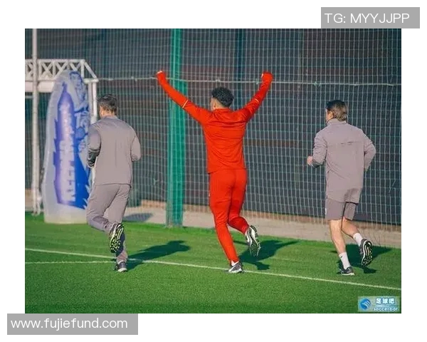 寒冬绿茵风尚榜足球球星御寒穿搭引领时尚新潮流