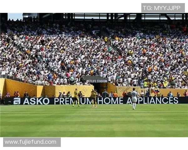 球星亲自操控FIFA足球游戏挑战赛 展现非凡技艺与真实赛场风采